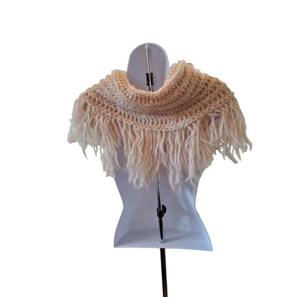 A and O Women Chunky Knit Shawl Large Beige Fringe Wooden Button Warm Wrap Boho - Picture 2 of 7